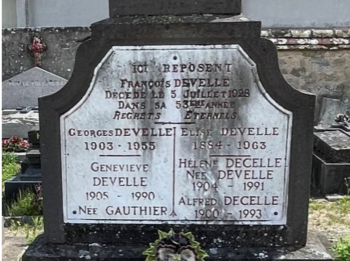 Détail de la tombe de la famille DEVELLE