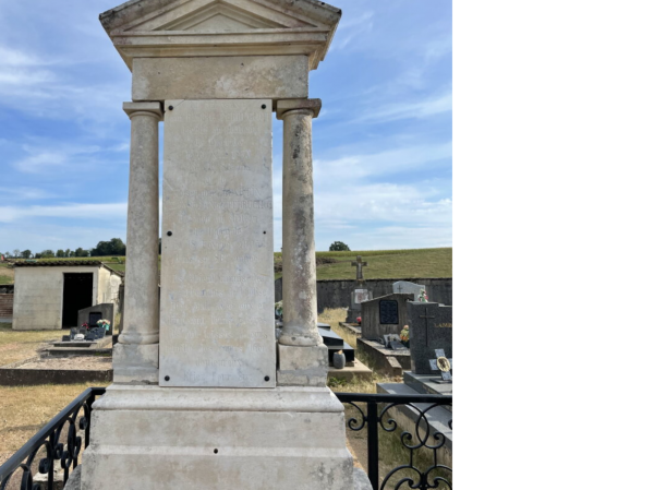Monument ancien de la famille Perruchot au cimetière de Chiddes