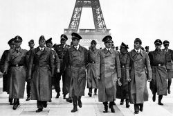1940-Hitler à Paris.jpg
